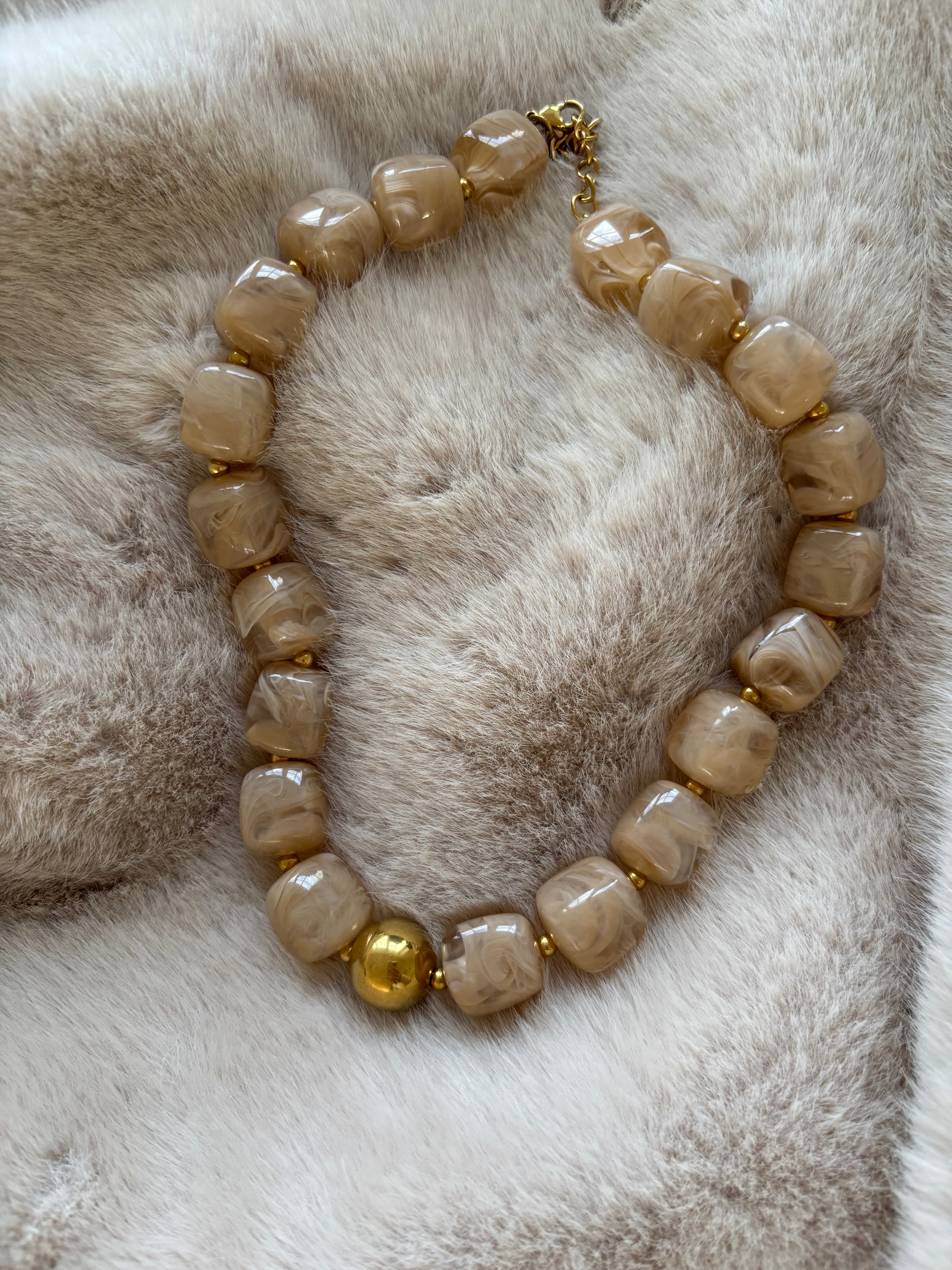 COLLIER TAUPE BARBARA Chic et Paillettes