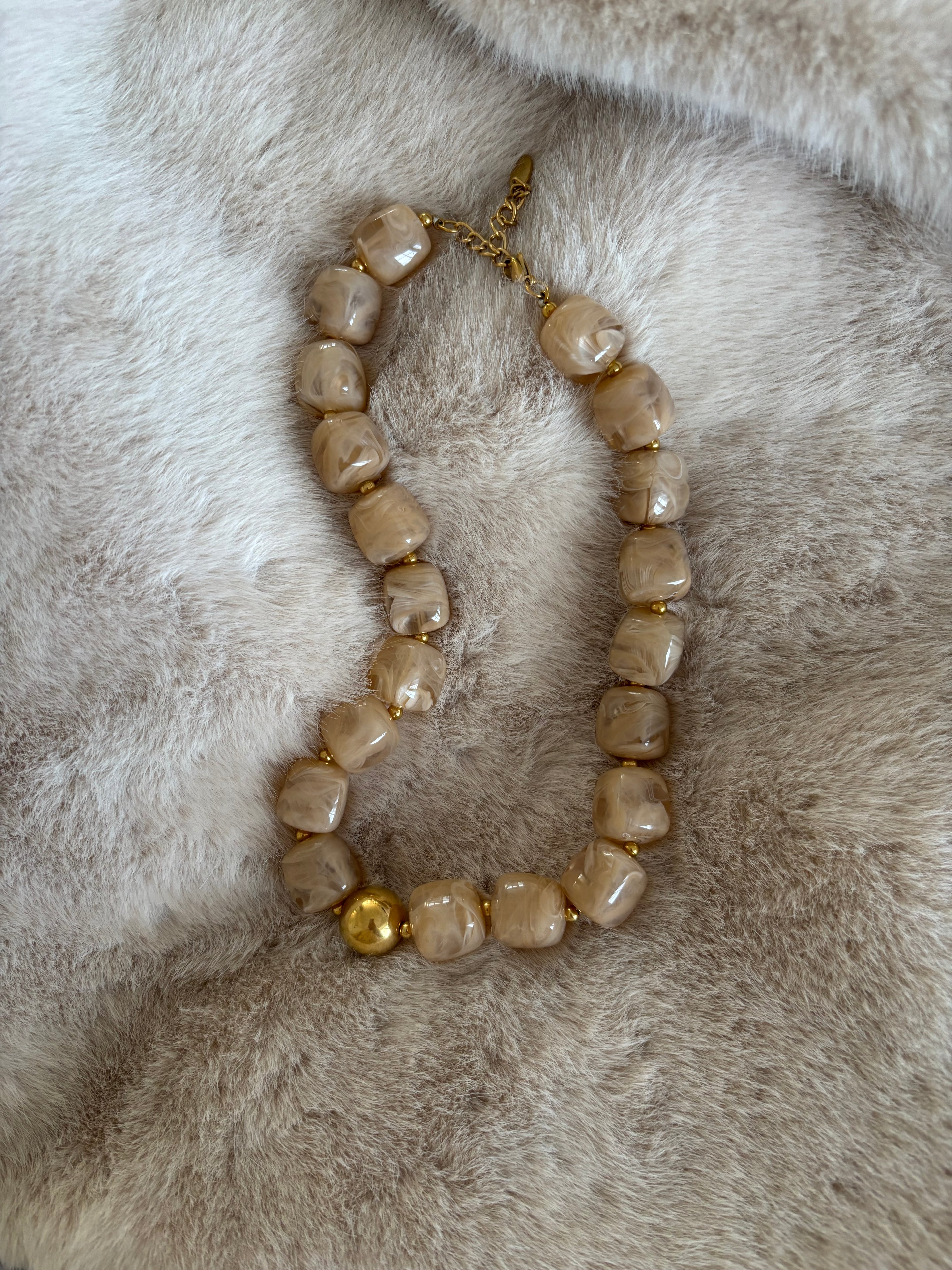 COLLIER TAUPE BARBARA Chic et Paillettes