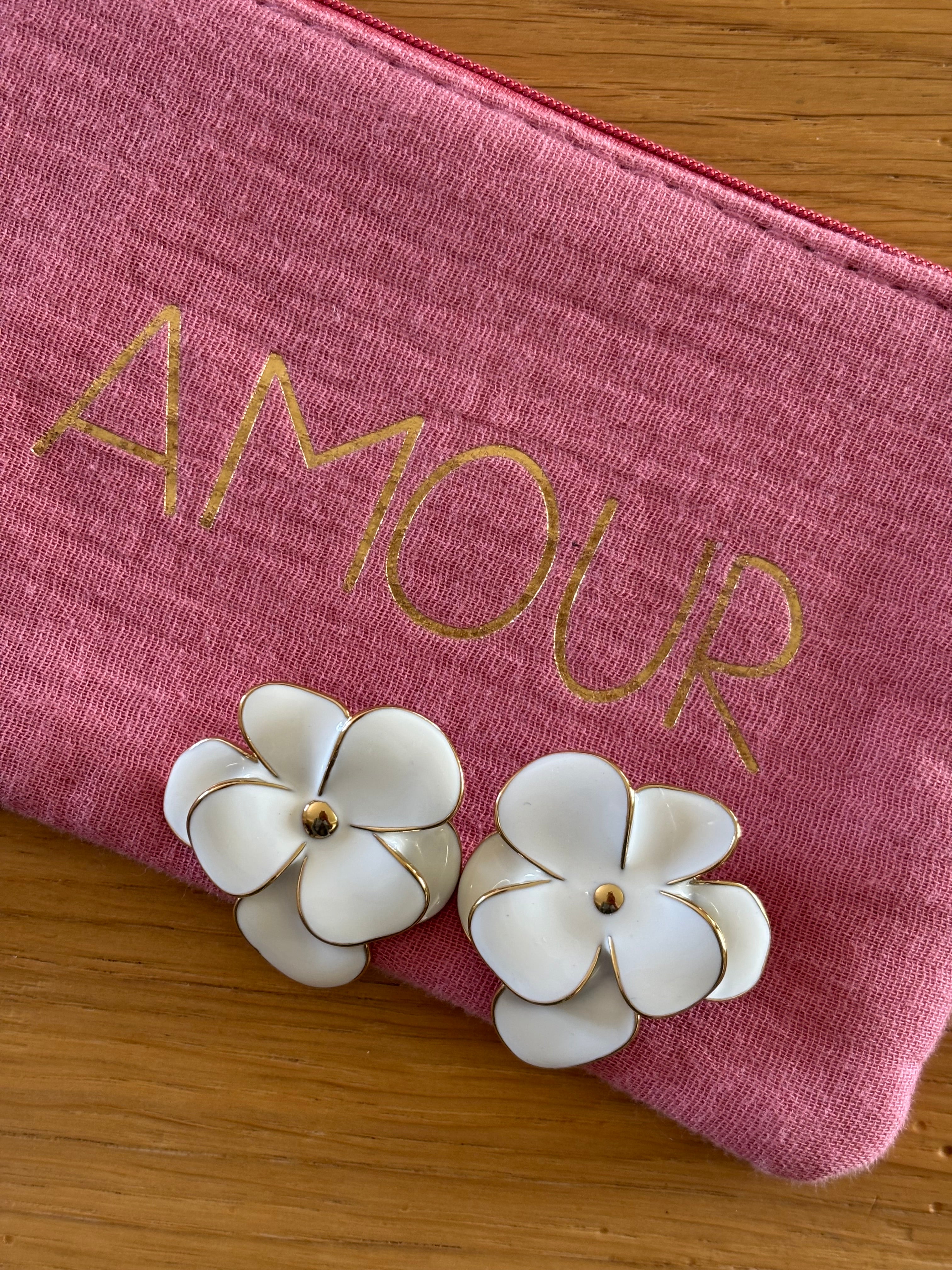 BOUCLES D'OREILLES FLEUR BLANCHE Chic et Paillettes
