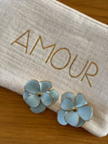 BOUCLES D'OREILLES FLEUR BLEUE Chic et Paillettes